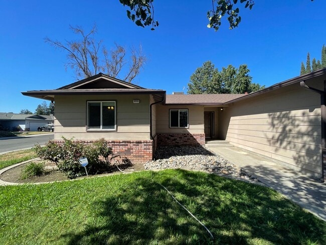 Photo - 3233 Nightingale Dr