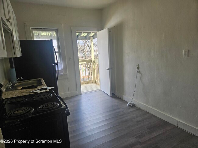 Photo - 715 Moosic St