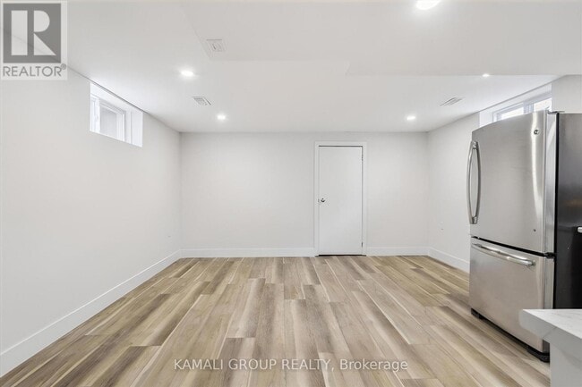 Photo - 2027 Brampton St