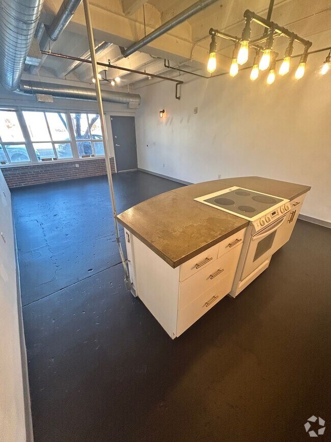 Building Photo - 1777 E 39th Ave Rental