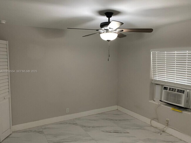 Photo - 342 E 46th St Unidad 2