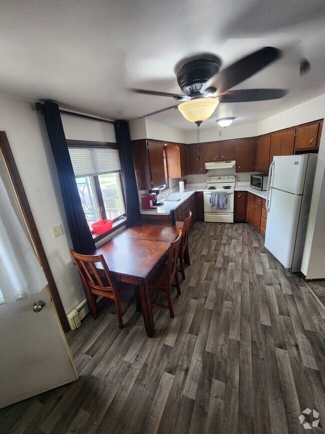 Building Photo - 202 Osius St Unit 3 Rental
