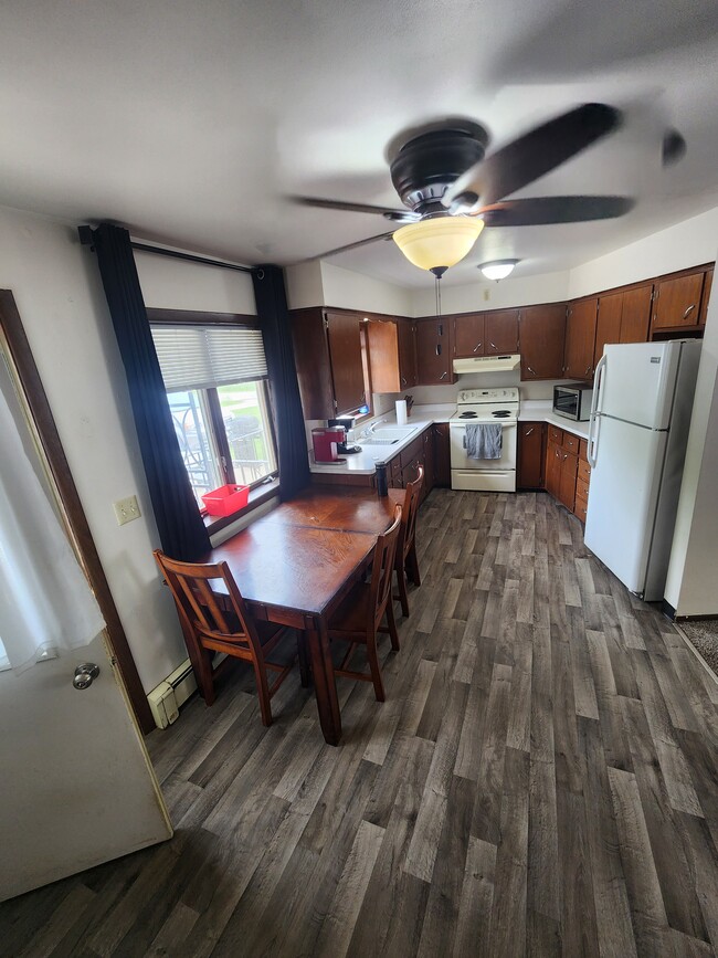 Building Photo - 202 Osius St Unit 3 Rental