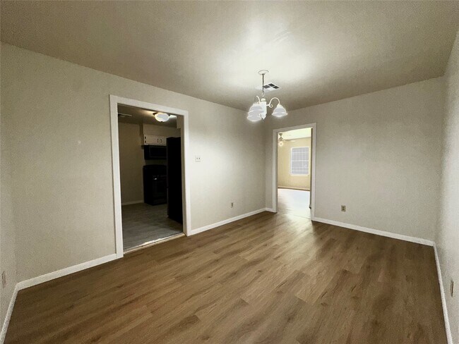 Photo - 6023 Belarbor St