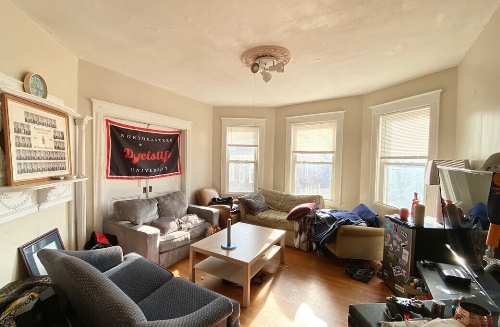 Building Photo - 44 Pontiac St