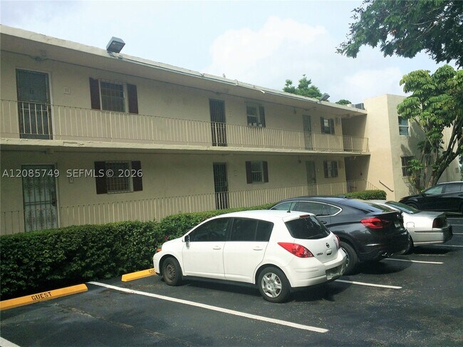 Building Photo - 520 NE 38th St Unit 11