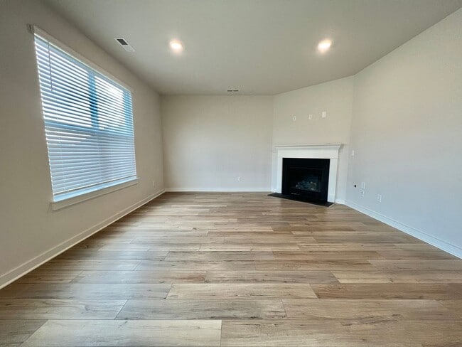 Photo - 5 Bed, 3.5 Bath Home w/ 2 Car Garage in Harvest Point