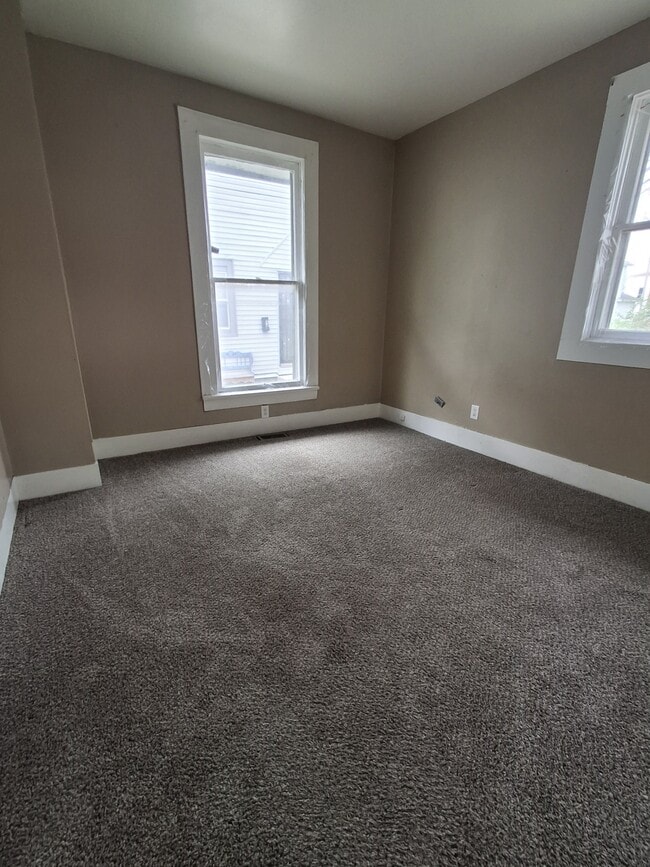 Photo - 1611 Main St