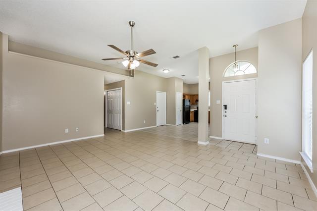 Photo - 521 Redbud Dr