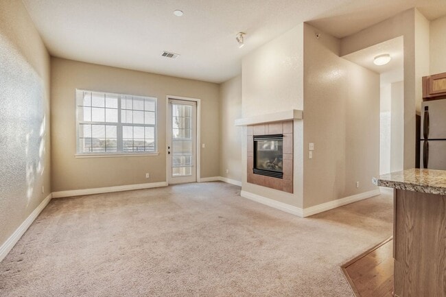 Photo - Beautiful Move in Ready- 3rd-floor condo in the heart of Mayfair-Lowry Unit K