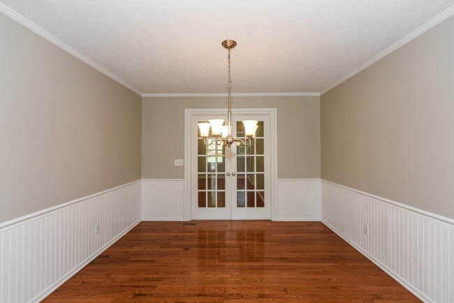 Photo - 2121 Ravenwood Dr