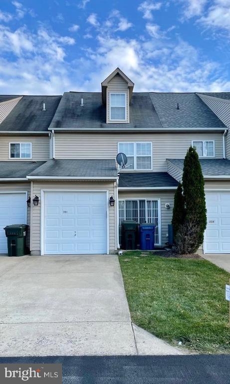 Photo - 303 Leontyne Pl