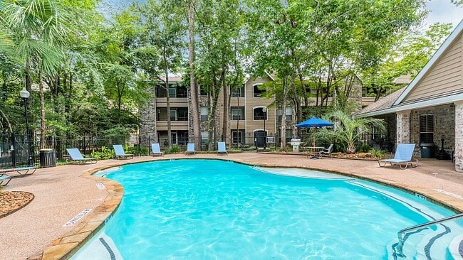 Building Photo - Forest View