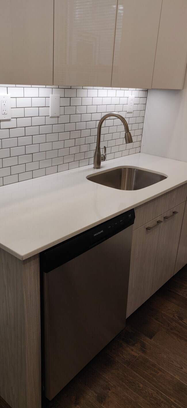 55 Queensberry St Unit 3