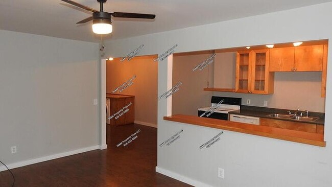 Photo - Charming 2 bedroom and 1 bath top-floor duplex located on Holmes St Kansas City, MO