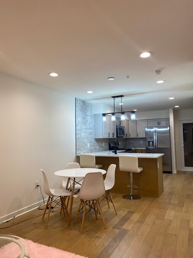 2306 Collins St