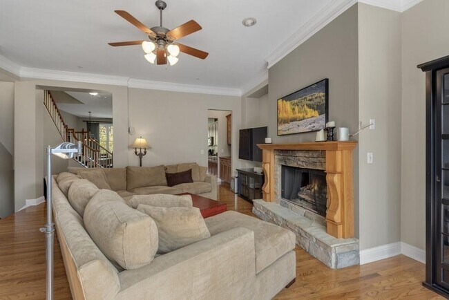 Photo - 1283 Creekside Pl SE