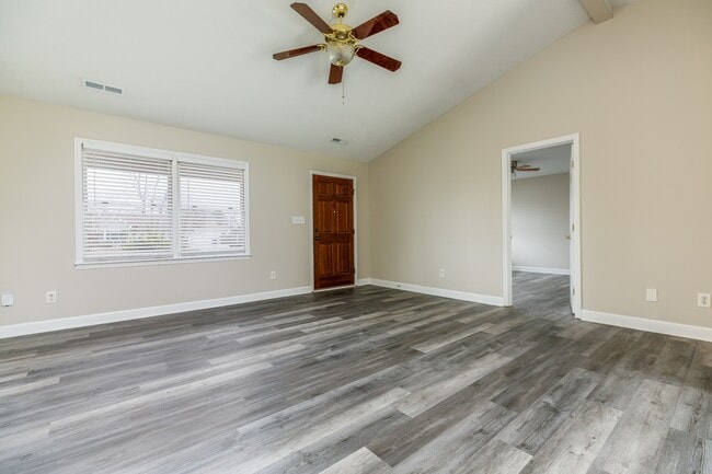 Photo - 220 Saddle Rock Ct