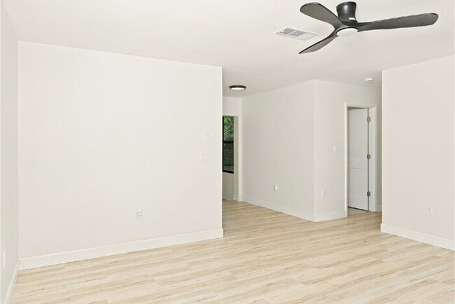 Fully Renovated 3/2 Near Manasota Beach with a Sunroom and a Big Backyard