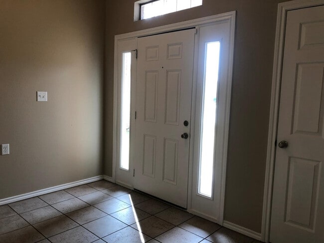 Photo - 2204 100th St