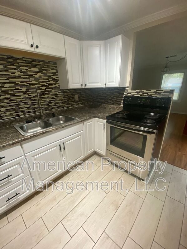 Photo - 2145 N Quaker Ave