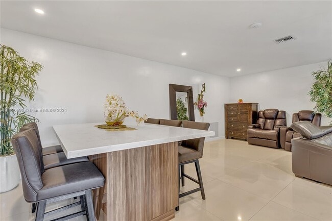 Photo - 521 SW 40th Ct