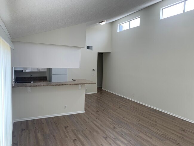 Photo - 1939 Beloit Ave