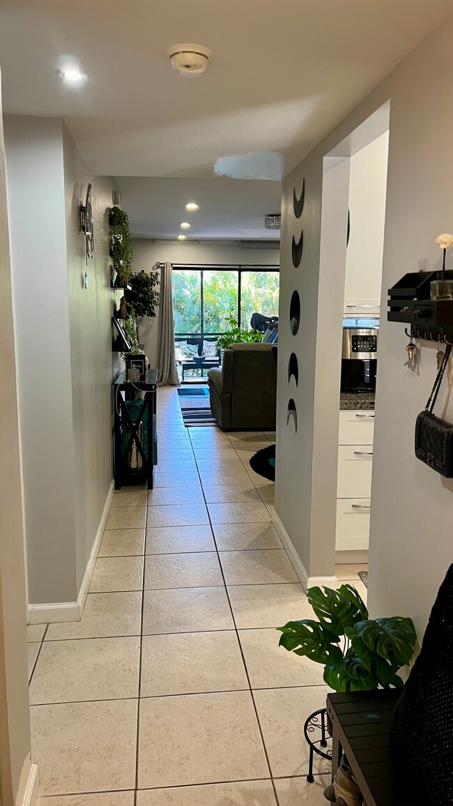 Entry Way 2 - 140 S Cypress Rd Unit 123