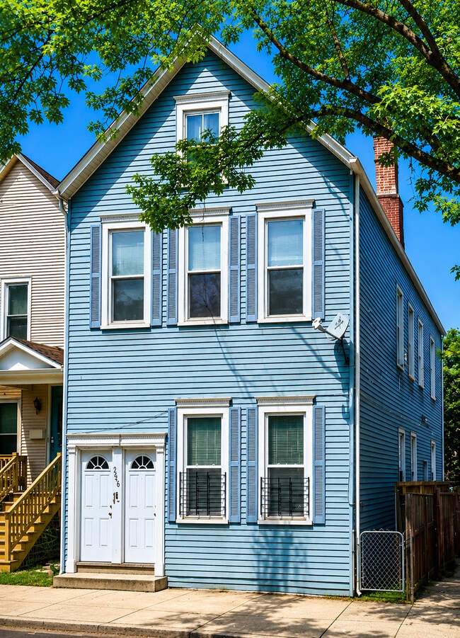 Building Photo - 1946 W Belmont Ave Unit 2F