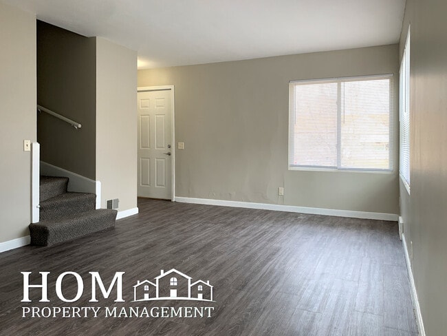 Photo - 513 W 11th St