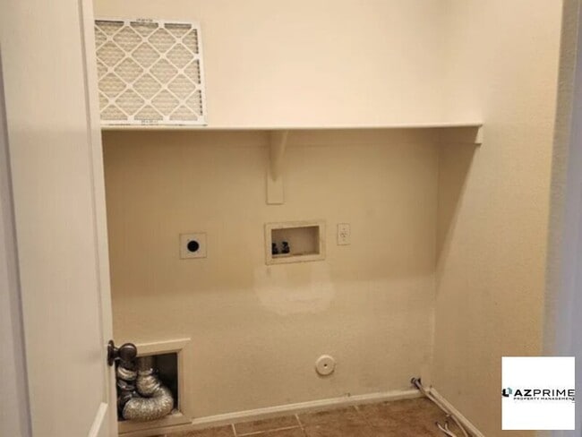 Building Photo - W Chambers Dr