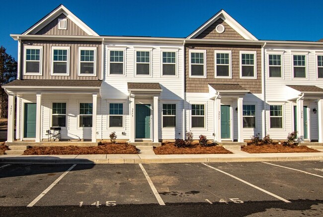 BEAUTIFUL 2 Bedroom Townhome in MIDLAND AV... - BEAUTIFUL 2 Bedroom Townhome in MIDLAND AV...