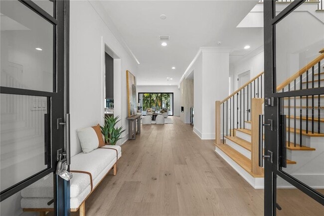 Photo - 5024 W Dickens Ave