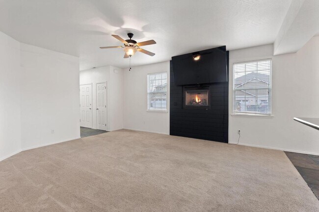 Photo - 668 Kaitlin Ln