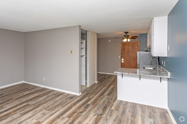 Studio, 1BA - 600SF - Four Seasons Villa