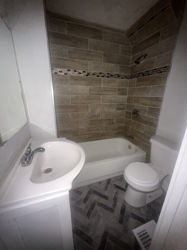 Photo - 12600 Watterson Ave