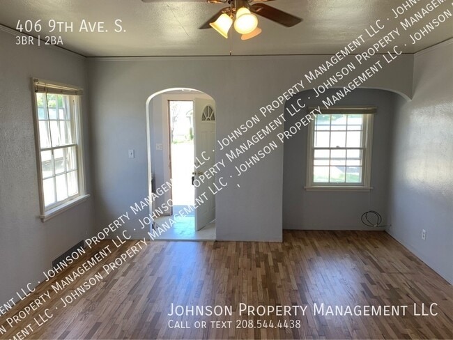 Photo - 406 9th Ave S