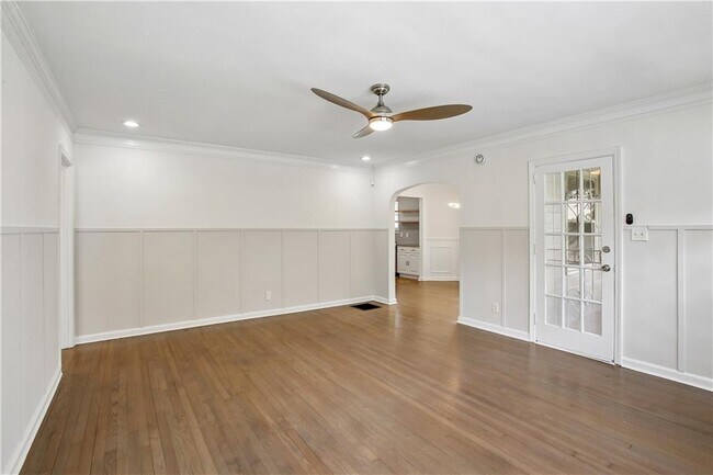 Photo - 1649 Beecher St SW