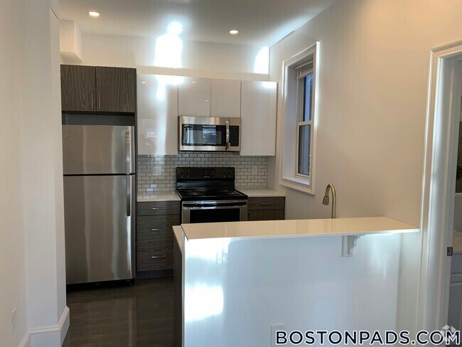 Building Photo - 124 Peterborough St Rental