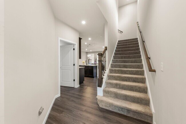 Photo - 2220 Weatherbee Ln