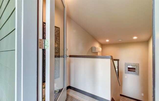 Photo - 14920 Manor Way