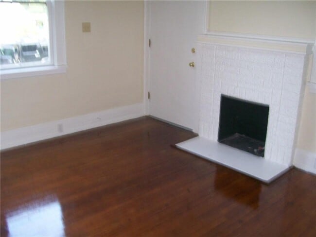 Photo - 218 Lee St