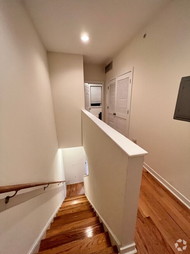 Building Photo - 530 N 36th St Unit #2 Rental
