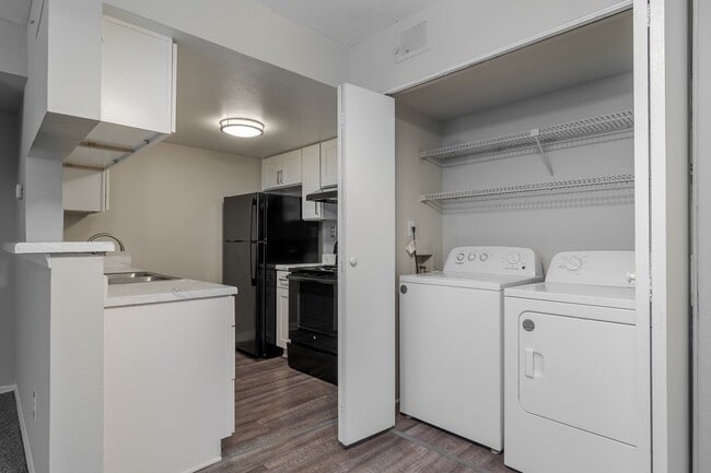 Grove at Stonebrook Apartments and Townhomes