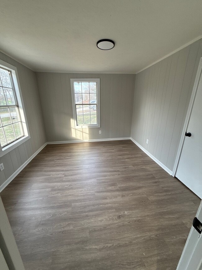 Photo - 602 Windrow Rd