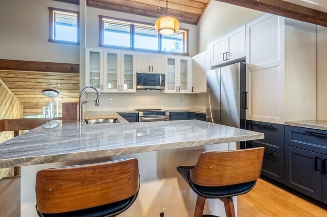 Photo - Spacious Snowcreek III Condo – Winter Rental