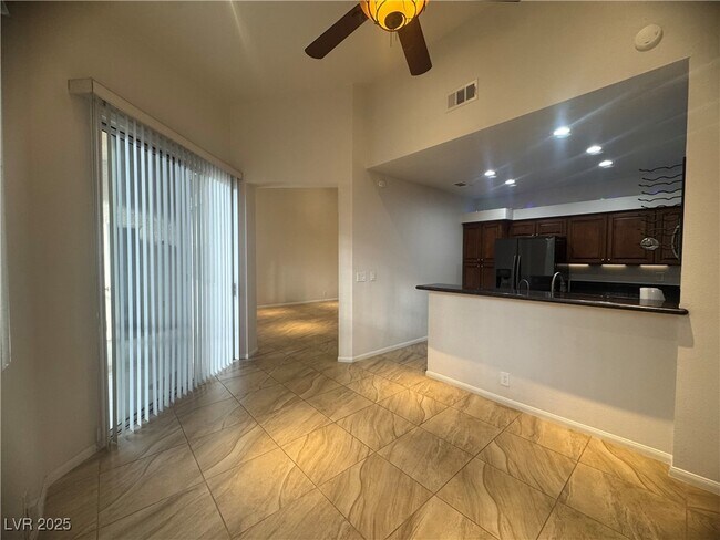 Building Photo - 5155 W Tropicana Ave Unit 2015