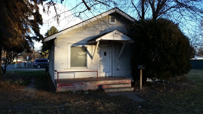 Photo - Large 3 br near YVCC