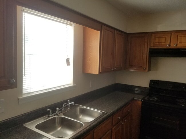Photo - 1065 Thornwoode Ln