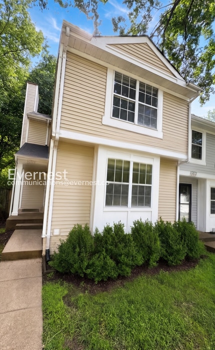 Photo - 3 Bed/3.5 Bath Townhome with Fenced Yard / Available Now!